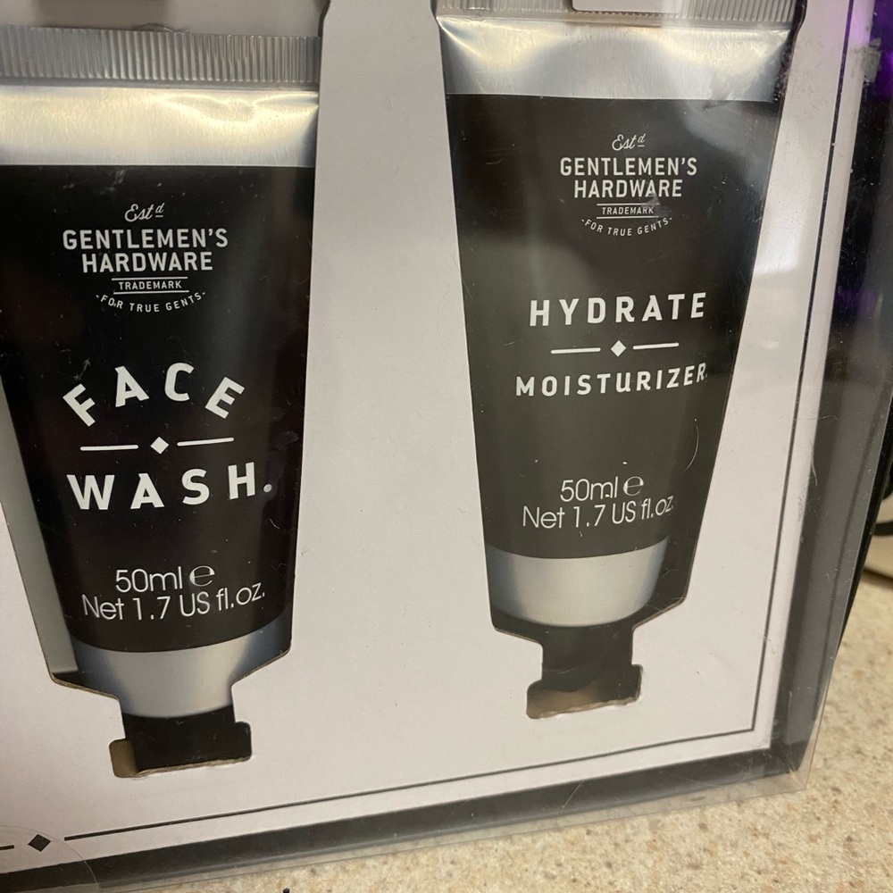 Gentlemen’s Hardware Oak Moss Travel Grooming Kit | Flight Ready Set | NWT - Picture 3 of 4